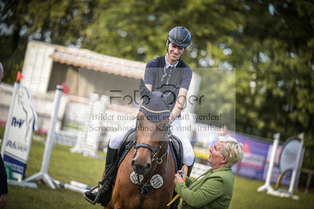 DOS_0025 | Entdecke hochwertige Reitturnierfotos von Foto Oger. Professionell, emotional und authentisch – jetzt Lieblingsmomente im Shop bestellen.Deutschlandweite Turnierfotografie. - Realisiert mit Pictrs.com