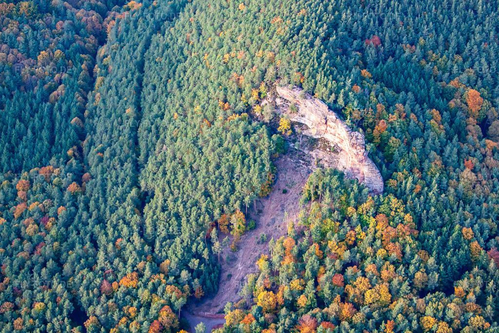 Luftbild: Rötzenfelsen im Ortsteil Gossersweiler in Gossersweiler-Stein im Bundesland Rheinland-Pfalz in Deutschland. Foto: IMG_53990.jpg vom 20.10.2012 durch Werner Riehm/FLY-FOTO.de