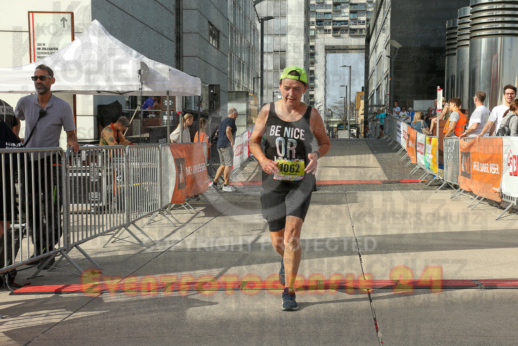 250920_1547_EX1_0692 | Sportfotografie im Rhein-Sieg Kreis, Köln, Bonn, NRW, Rheinland Pfalz, Hessen, etc. Unser Tätigkeitsfeld umfasst den Laufsport vom Volkslauf über den Marathon, Duathlon, Triathon bis zum Ultralauf wie Kölnpfad Ultra oder Schindertrail.