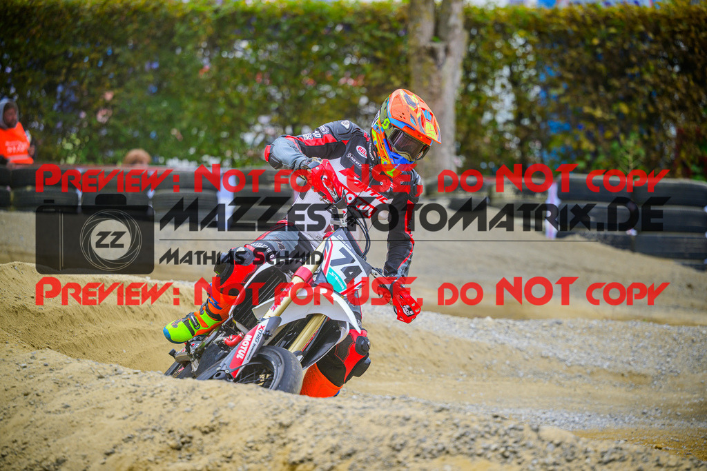 MaZZes_Fotomatrix_20251011_6021986_8910 | SENIOR