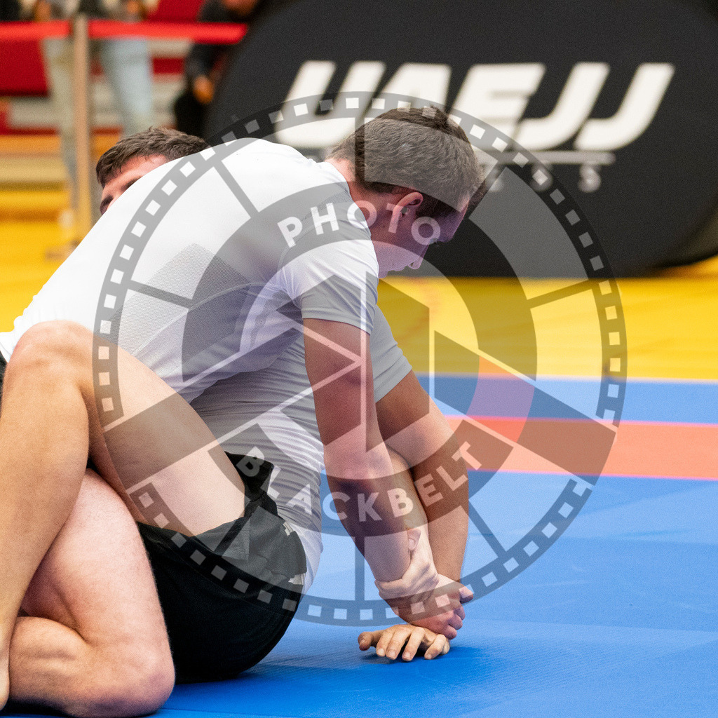 20231118PBB13656 | Fighters compete during the AJP Tour 600 Frankfurt Championship in Frankfurt/Main, Germany, on November 18, 2023.