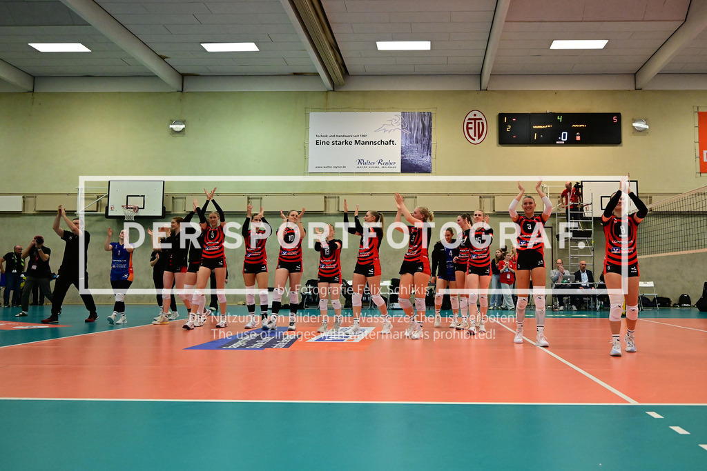 Volleyball I Frauen I Saison 2025-2026 I Bundesliga I 4. Spieltag I ETV Hamburger Volksbank Volleys - Ladies in Black Aachen I 09840 | ETV Hamburger Volksbank Volleys Frauen zusammen - Realisiert mit Pictrs.com