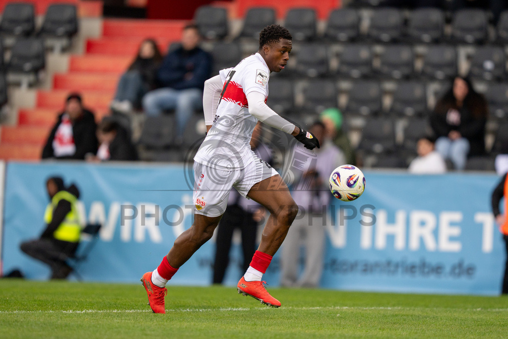 VfB Stuttgart II vs. TSG Hoffenheim II, Fussball, 3. Liga, 26. Spieltag, 15.03.2026 | Mansour Ouro-Tagba (VfB Stuttgart II, #27),VfB Stuttgart II vs. TSG Hoffenheim II, Fussball, 3. Liga, 26. Spieltag, 15.03.2026Foto: photosbyphips/Philip Ziegler