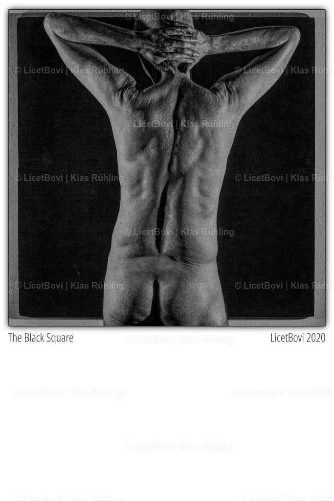 Das schwarze Quadrat | Edited digital photograph, 2020From the series "The Black Square"Recommended format and material: 10x15, matt - Realisiert mit Pictrs.com