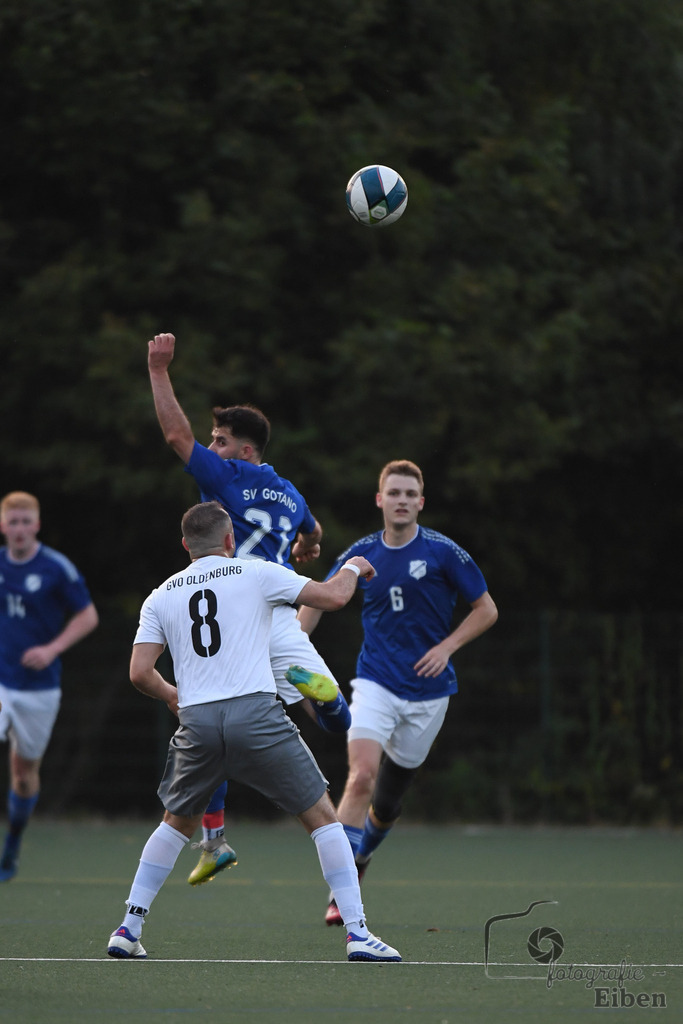 GVO Oldenburg 2-SV GOTANO | Herren Kreisliga; GVO Oldenburg 2 (weiß)-SV GOTANO (blau) am 15.08.2025 in Oldenburg (Sportanlage GVO); Photo: Philip Eiben 2025 - Realisiert mit Pictrs.com