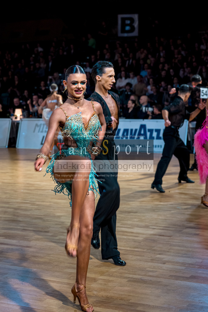 20251213_Baltic-GP_1740-2 | Tanzsportbilder, Standardtanz, Lateintanz, WDSF, DTV, LTVB, dancecomp, goc, hessen tanzt, blaues band der spree, walzer, tango, wiener walzer, slowfox, quickstepp, samba, rumba, cha-cha-cha, paso doble. jive, hd-kroft photography, turniertanzsport