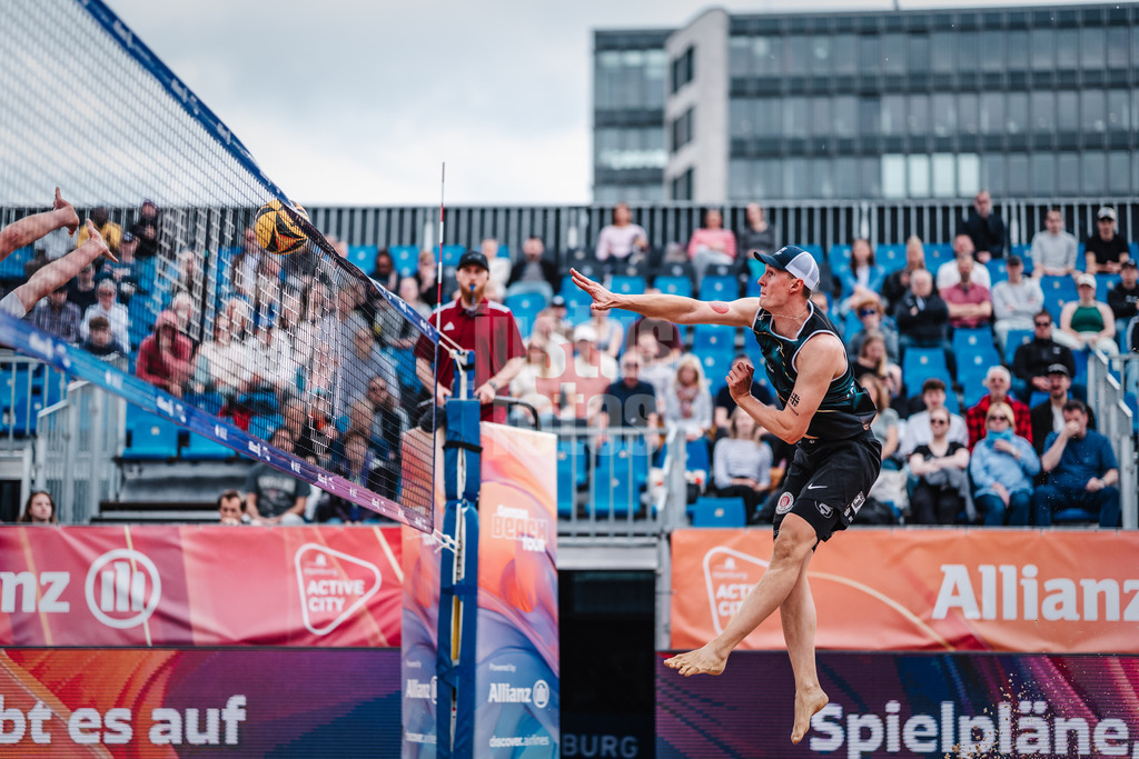Beachvolleyball | Frauen | Allianz German Beach Tour 2025 | Tourstop Hamburg | 30.05.2025 | Robin Sowa beim Angriff