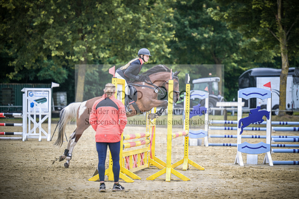 DOS_4111 | Entdecke hochwertige Reitturnierfotos von Foto Oger. Professionell, emotional und authentisch – jetzt Lieblingsmomente im Shop bestellen.Deutschlandweite Turnierfotografie. - Realisiert mit Pictrs.com