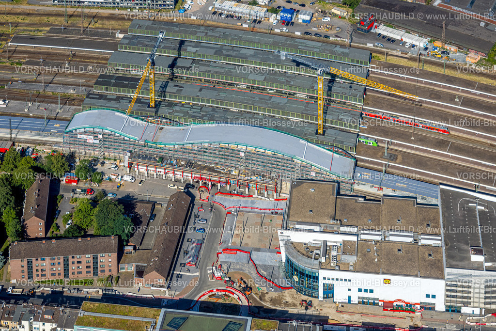 Duisburg230706130 | Luftbild, Großbaustelle Hauptbahnhof, Gleishalle und Vorplatz Ost, Neudorf, Duisburg, Ruhrgebiet, Nordrhein-Westfalen, Deutschland