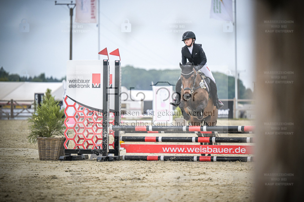 DOS_1235 | Entdecke hochwertige Reitturnierfotos von Foto Oger. Professionell, emotional und authentisch – jetzt Lieblingsmomente im Shop bestellen. - Realisiert mit Pictrs.com