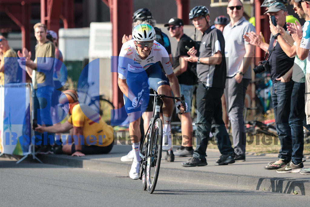 SES_DEUTOU20250820-169 | bond - Realisiert mit Pictrs.com