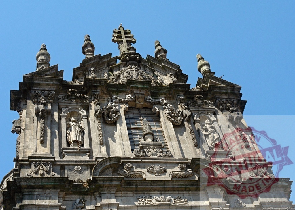 Clérigos Church baroque facade detail with sculptures and cross. Porto - Portugal | Clérigos Church baroque facade with intricate details, sculptures, and a cross against blue sky - Realisiert mit Pictrs.com