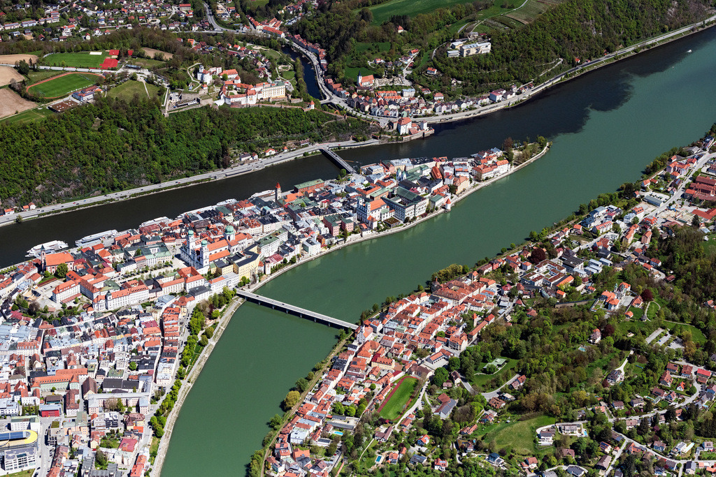 dr__0062483.jpg | PASSAU 09.05.2021 Altstadtbereich und Innenstadtzentrum der Drei-Flüsse-Stadt in Passau im Bundesland Bayern, Deutschland. // Old Town area and city center of Drei-Fluesse-Stadt in Passau in the state Bavaria, Germany. Foto: Daniel Reiter