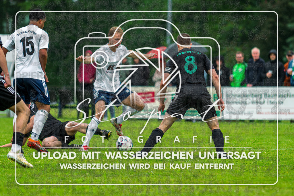 Final Kreispokal HK - Germania Walsrode vs. TSV Wietzendorf | Oskar Maxim Lenz (Germania Walsrode #21), Jonas Erfurt (TSV Wietzendorf #8); Finale Kreispokal HK - Germania Walsrode vs. TSV Wietzendorf am 07.06.2026 in Sportplatz Alter Schulweg, Schülern - Realisiert mit Pictrs.com