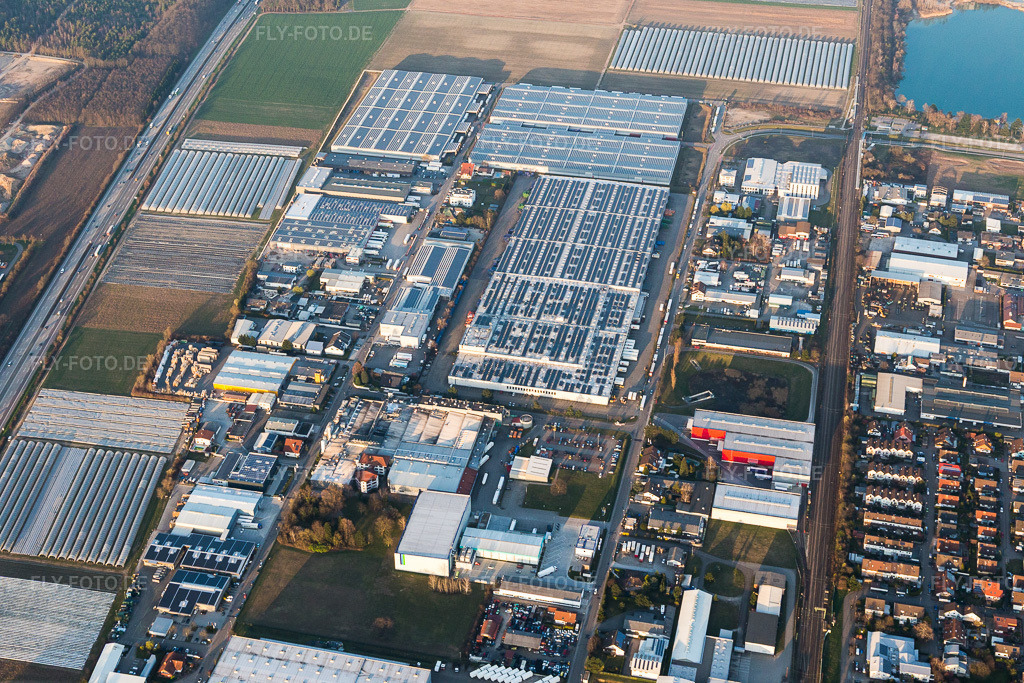 Luftbild: Industrie- und Gewerbegebiet an der A5 mit IHLE tires GmbH in Muggensturm im Bundesland Baden-Württemberg in Deutschland. – Foto: IMG_097777.jpg vom 16.03.2017 durch Werner Riehm/FLY-FOTO.de – Auflösung des Originals: 5046 x 3364 px