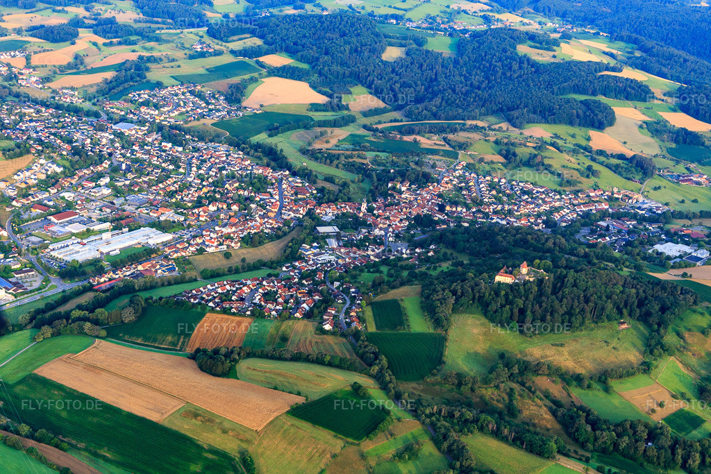 Luftbild: Ortsansicht von Osten in Reichelsheim im Bundesland Hessen in Deutschland. Foto: IMG_142685.jpg vom 19.07.2024 durch Werner Riehm/FLY-FOTO.de