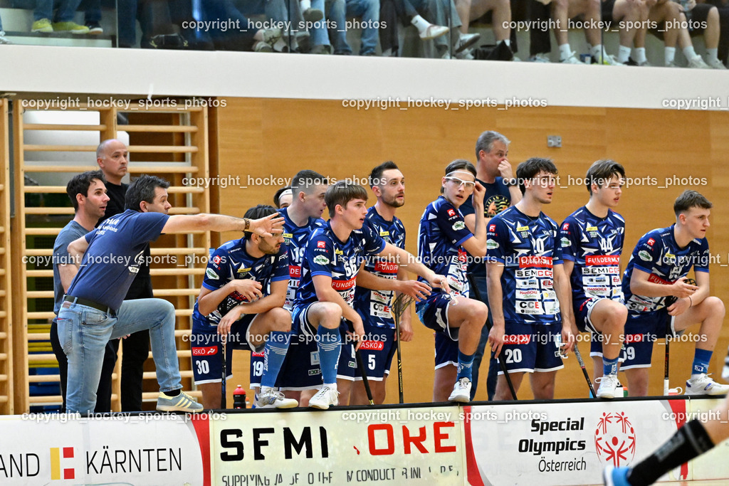 VSV Unihockey vs. Wiener Floorball Verein | Headcoach VSV Unihockey Harald Felsberger, Spielerbank VSV Unihockey, VSV Unihockey vs. Wiener Floorball Verein, VSV Unihockey vs. Wiener Floorball Verein am 18.05.2025 in Villach (Ballspielhalle St. Martin), Austria, (Photo by Bernd Stefan)