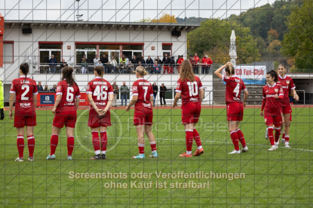 20251012_130303_0050 | #,1.FC Donzdorf (schwarz) vs. VfB Stuttgart II (rot), Fussball, Frauen-Verbandsliga Württemberg, 05. Spieltag, Saison 2025/2026, Rasenplatz Lautertal Stadion, Süßener Straße 16, 73072 Donzdorf, 12.10.2025 - 13:00 Uhr,Foto: PhotoPeet-Sportfotografie/Peter Harich