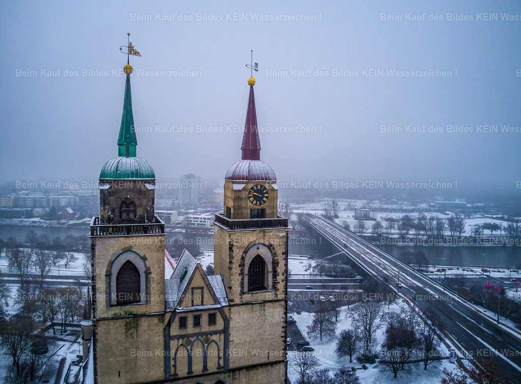 Magdeburg Alter Markt-0039 | Spitzen der Johanniskirche im Winter mit Schnee - Realisiert mit Pictrs.com