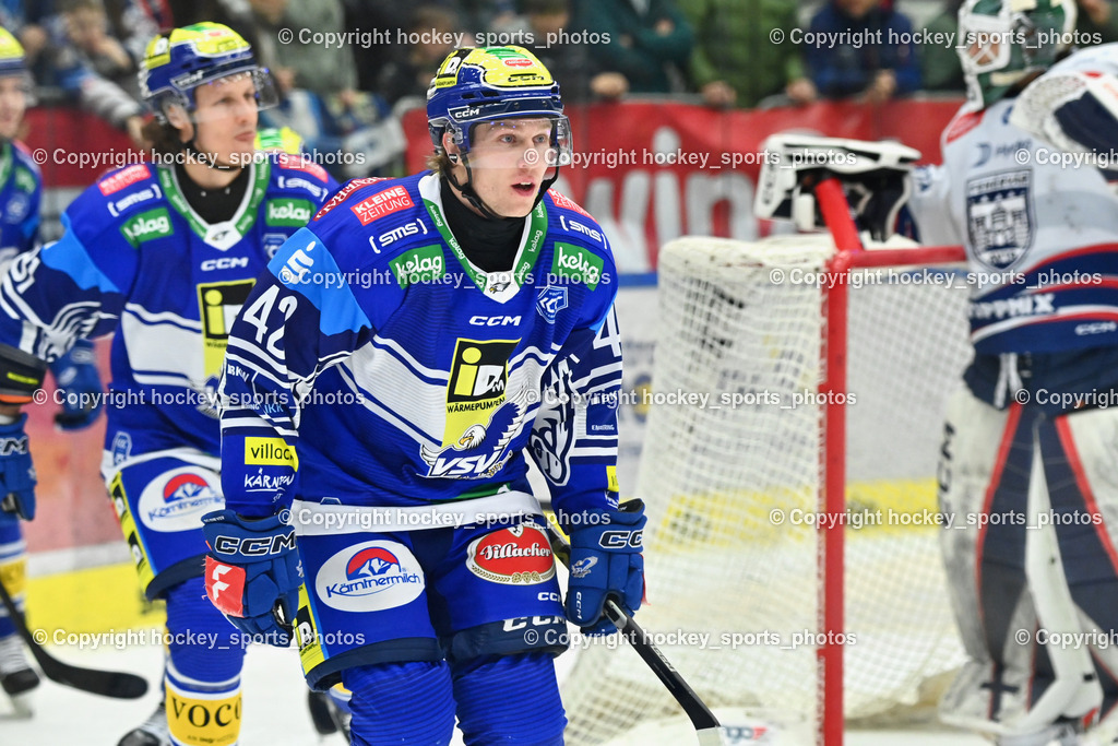 EC IDM Wärmepumpen VSV vs. Hydro Fehervar AV19  | Jubel EC VSV Mannschaft, #42 LANZINGER Benjamin EC VSV, #81 RICHTER Marco EC VSV, EC IDM Wärmepumpen VSV vs. Hydro Fehervar AV19 , EC IDM Wärmepumpen VSV vs. Hydro Fehervar AV19  am 01.01.2025 in Villach (Stadthalle Villach), Austria, (Photo by Bernd Stefan)