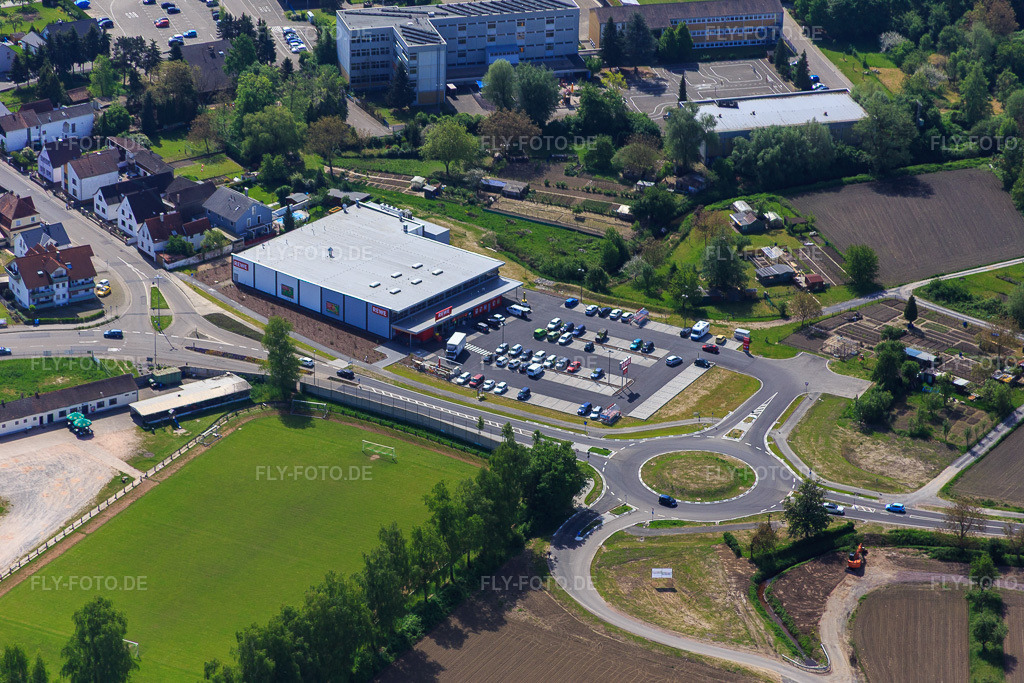 Luftbild: REWE in Hagenbach im Bundesland Rheinland-Pfalz in Deutschland. Foto: IMG_078433.jpg vom 08.05.2015 durch Werner Riehm/FLY-FOTO.deWWW.REWE.DE