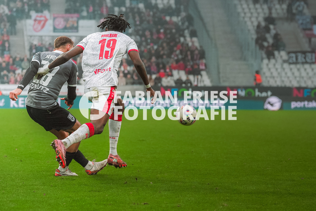 GER Rot-Weiss Essen vs. SSV Ulm, Fussball, 3. Liga, Spieltag 19, Saison 2025/2026, 20.12.2025 | GER Rot-Weiss Essen vs. SSV Ulm, Fussball, 3. Liga, Spieltag 19, Saison 2025/2026, 20.12.2025Foto: Fabian Friese - Realisiert mit Pictrs.com