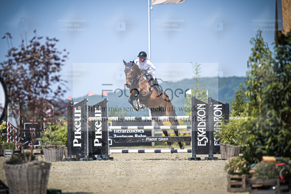 DOS_2726 | Entdecke hochwertige Reitturnierfotos von Foto Oger. Professionell, emotional und authentisch – jetzt Lieblingsmomente im Shop bestellen. - Realisiert mit Pictrs.com