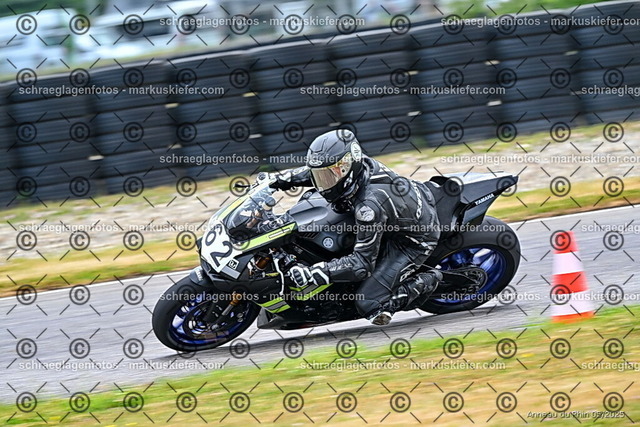 25bt02-0272 | markuskiefer.com - Realisiert mit Pictrs.com