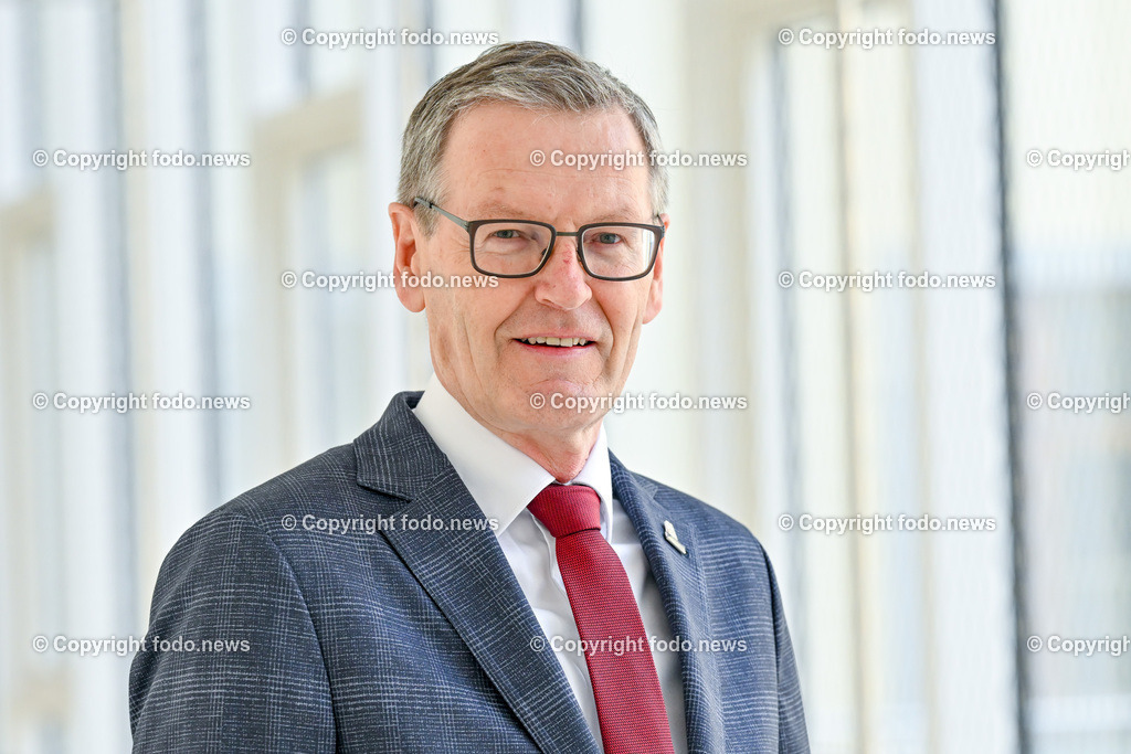 Pressegespräch Internorm International GmbH 2023_ 07.03.2023-17 | 07.03.2023, Presseclub Linz, AUT, Pressekonferenz Internorm International GmbH, Geschäftsverlauf 2022, Ausblick Geschäftsjahr 2023, Investitionsprogramm 2023, im Bild Johann Brandstetter (Geschaeftsfuehrer Marketing & Vertrieb der Internorm International GmbH)