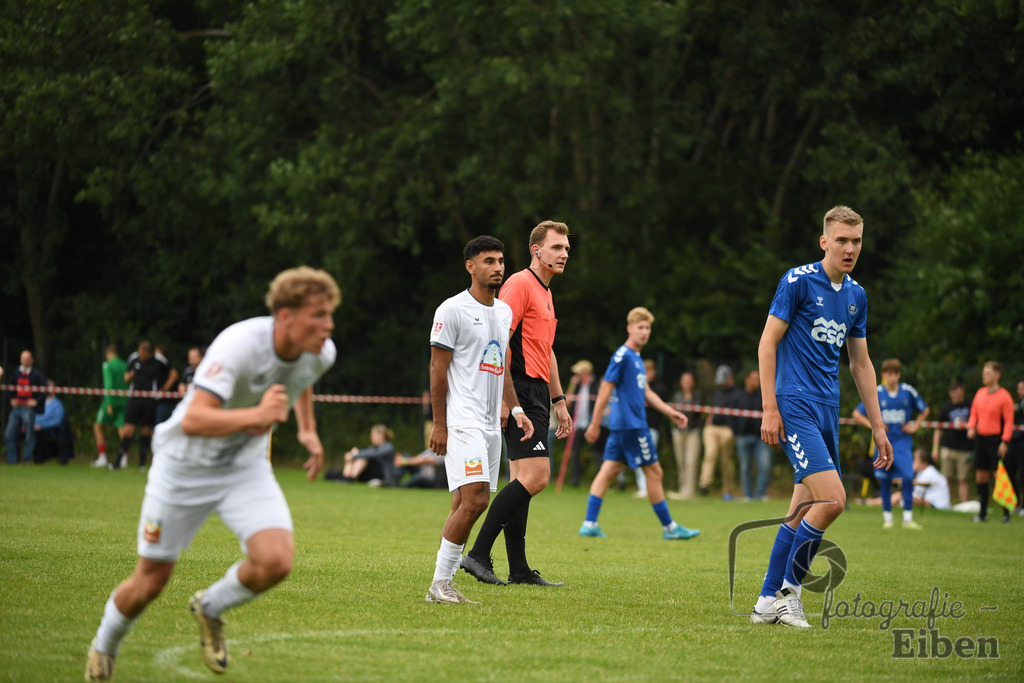 Sport-Duwe Cup | Sport-Duwe Cup Oldenburg; SSV Jeddenloh (weiß)-VFB Oldenburg (blau) am 05.07.2025 in Oldenburg (Sportanlage TuS Eversten), Photo: Philip Eiben 2025 - Realisiert mit Pictrs.com