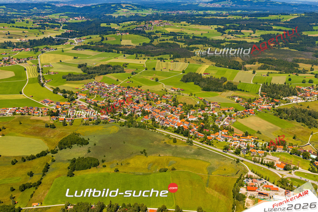 Luftaufnahme der Stadt Bad Bayersoien - Die Luftaufnahme wurde 2025 vom UL-Flugzeug heraus erstellt ( keine Drohne ) - Hochauflösende Luftaufnahme - für professionelle Ausdrucke geeignet. Die Geschenkidee !Mit Lizenz und Bildrechte bestellbar