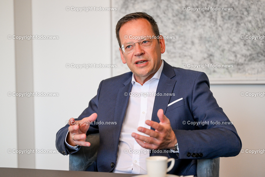 Klaus Kumpfmueller (Vorstandsvorsitzender der Hypo Oberoesterreich)_ 16.04.2024-24 | 16.04.2024, Linz, AUT, Hypo Oberoesterreich, Linz, im Bild Klaus Kumpfmueller (Vorstandsvorsitzender der Hypo Oberoesterreich)