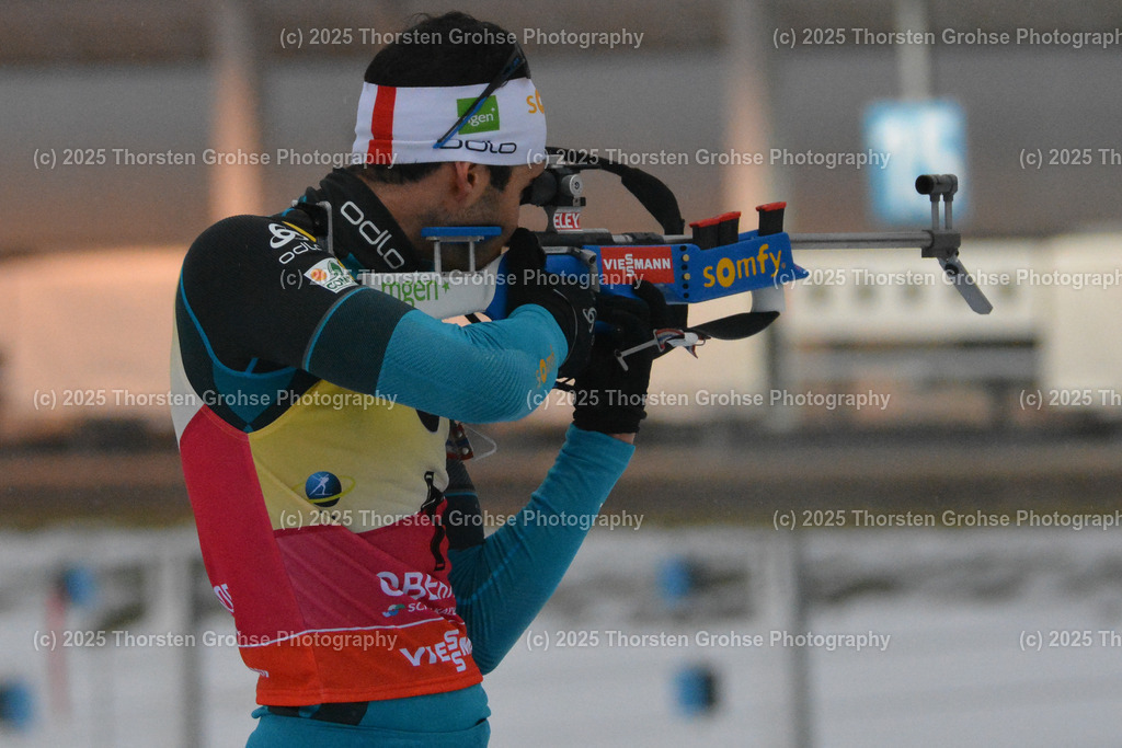 IBU WC Biathlon Oberhof 2018 | FOURCADE Martin (FRA) am Schiessstand; IBU WC Biathlon Oberhof 2018, 12,5 km Verfolgung der Männer am 06.01.2018 in der DKB Ski Arena in Oberhof, (Deutschland) - Realisiert mit Pictrs.com