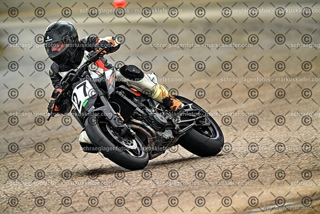 25bt02-0033 | markuskiefer.com - Realisiert mit Pictrs.com