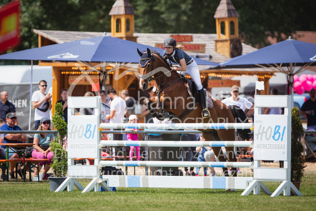 220717_LC_M1-Springen-607 | Deine schönsten Turniermomente als professionelle Fotos! Entdecke hochwertige Pferdesport-Fotografie im Online-Shop. Jetzt Fotos finden & bestellen!