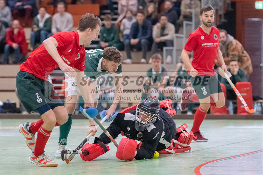 HK_20230108_102467 | 1. Bundesliga ( Halle ) Herren Crefelder HTC - Uhlenhorst Mülheim am 8.1.2023 Crefelder HTC  ( CHTC ), Krefeld , Lukas Mertgens ( Uhlenhorst Mülheim #18 ) , Joshua Onyekwue Nnaji Torwart ( Crefelder HTC #29 ) , Breucker Julius ( Crefelder HTC #2 )