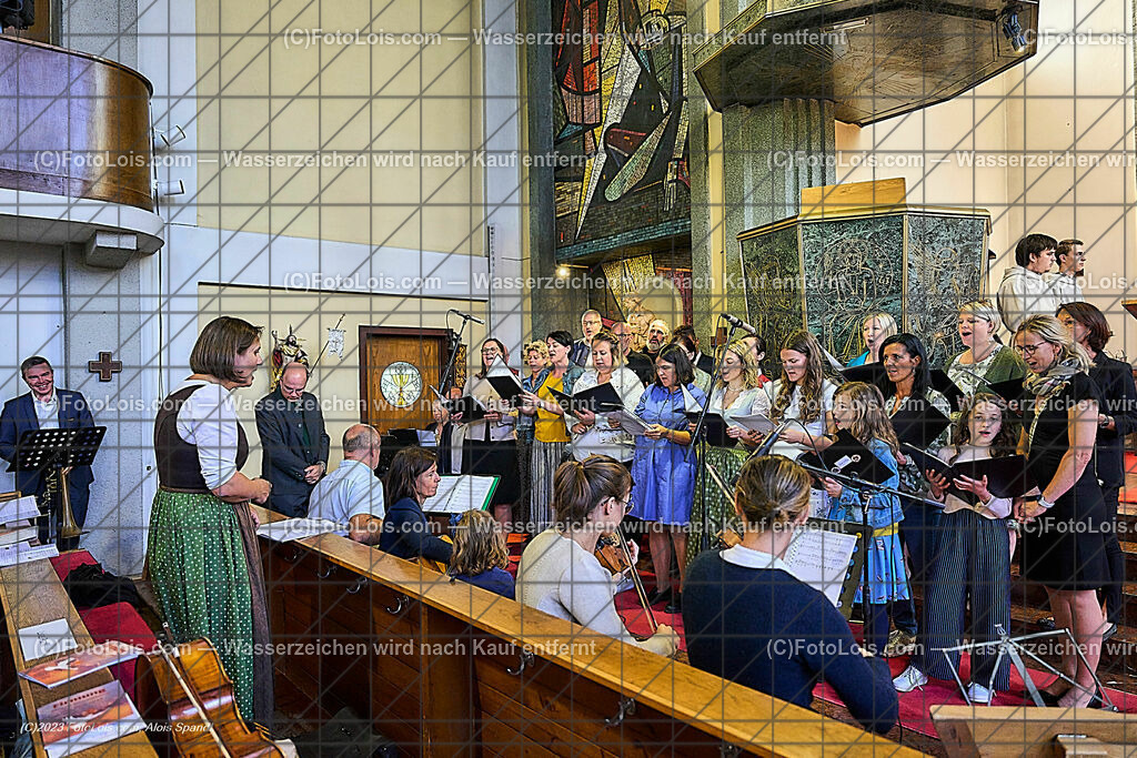 ALP2256_Pfarrfirmung Wieselburg | (C)FotoLois.com, Alois Spandl, Pfarrfirmung in Wieselburg mit Firmspender Eduard Gruber (ehemaliger Generalvikar der Diözese St. Pölten), Sa 3. Juni 2023.