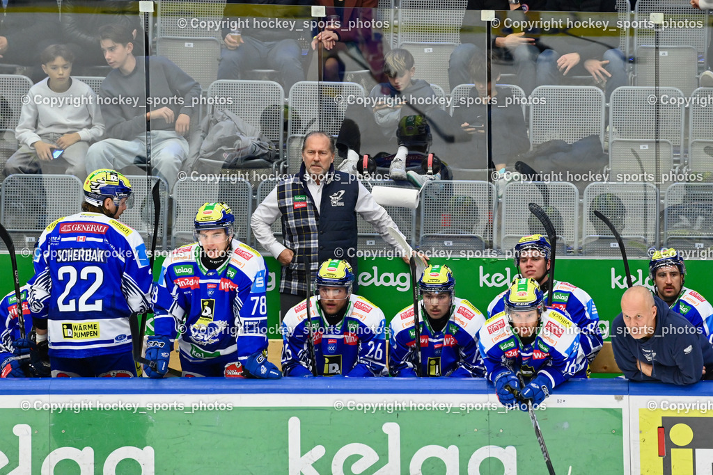 EC IDM WÄRMEPUMPEN VSV vs. Vienna Capitals | Spielerbank EC VSV, Tray Tuomie Headcoach EC VSV, EC IDM WÄRMEPUMPEN VSV vs. Vienna Capitals, EC IDM WÄRMEPUMPEN VSV vs. Vienna Capitals am 16.11.2025 in Villach (Stadthalle Villach), Austria, (Photo by Bernd Stefan)