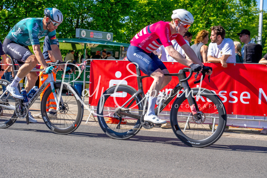 Spurt in den Mai 2026 - Großer Preis der Sparkasse Neuss | Annual one-day road cycling race "Großer Preis der Sparkasse Neuss" held in Büttgen, Germany, organized by VfR Büttgen 1912 e.V. The event features multiple races across all age categories from U11 youth to Elite men. - Realisiert mit Pictrs.com