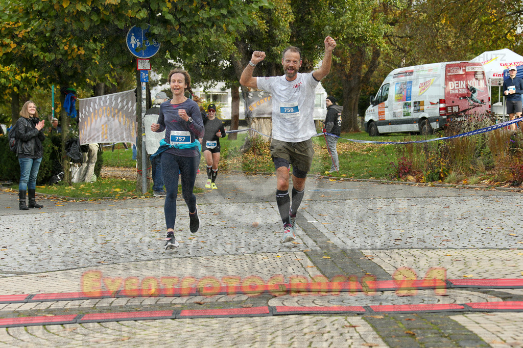 241020_1010_EX1_7986 | Sportfotografie im Rhein-Sieg Kreis, Köln, Bonn, NRW, Rheinland Pfalz, Hessen, etc. Unser Tätigkeitsfeld umfasst den Laufsport vom Volkslauf über den Marathon, Duathlon, Triathon bis zum Ultralauf wie Kölnpfad Ultra oder Schindertrail.