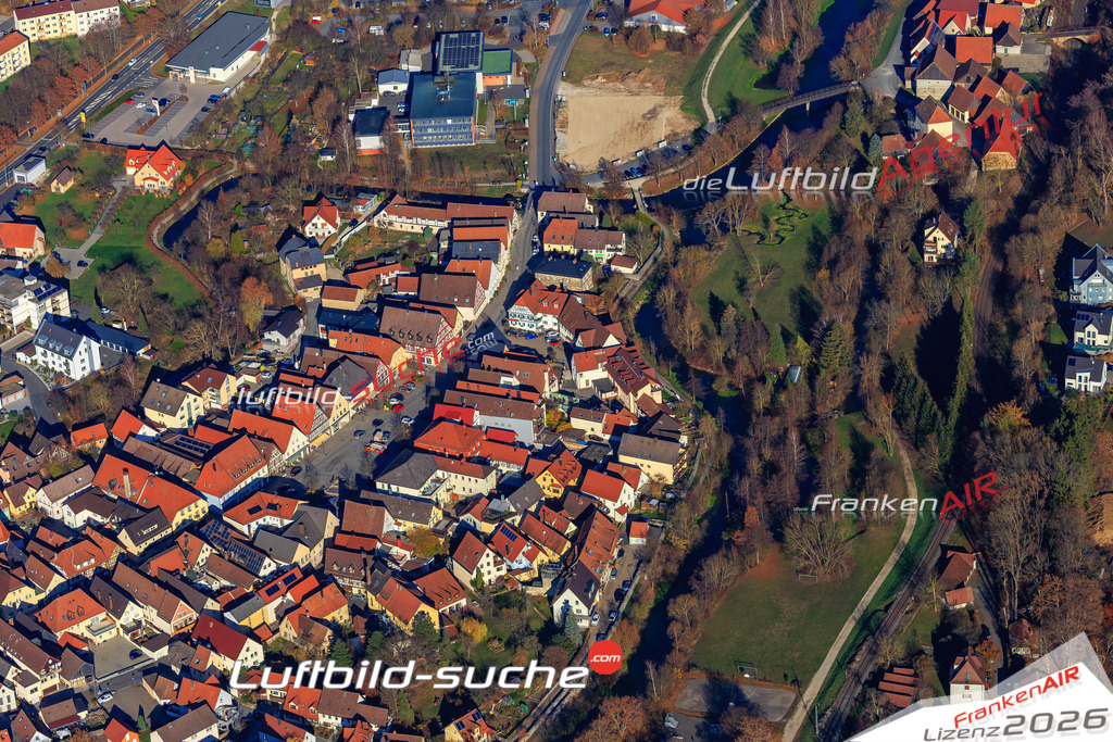 Die Luftbildaufnahme Altstadt - Ebermannstadt wurde 2018 mittels Flugzeug (keine Drohne) erstellt. Perfekte Schärfe und Druck- Auflösung- Garantiert!