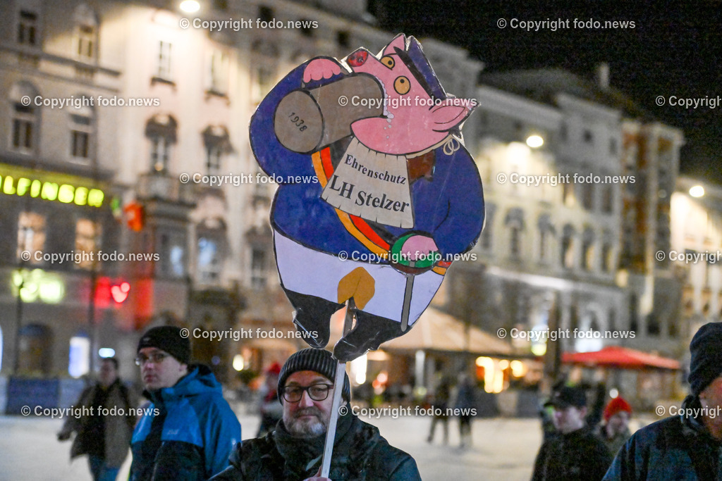 Demonstration Linz gegen rechts_ gegen Burschenbundball_ 04.02.2023-18 | 04.02.2023, Linz, AUT, DemonstrationLinz gegen rechts, gegen Burschenbundball im Bild Kundgebungsteilnehmer, Demonstranten, Transparente, Plakate