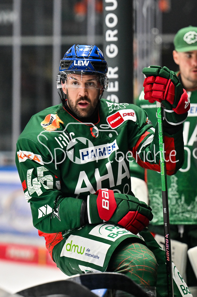 Augsburger Panther - Grizzlys Wolfsburg | AUGSBURG, GERMANY - 15. MARCH: im Bild Jason BAST (Augsburger Panther 45) / Einzelfoto / Freisteller während dem Match zwischen den Augsburger Panthern und den Grizzlys Wolfsburg am 52. Spieltag der Penny DEL im Curt Frenzel Stadion