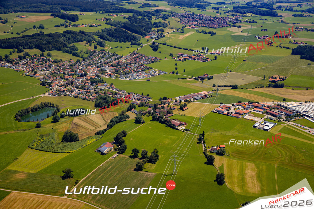 Das Luftbild zeigt : Ottisried Haldenwang - Die Luftaufnahme wurde 2024 vom UL-Flugzeug aus erstellt ( keine Drohne ) - Hochauflösende Luftaufnahme - Für grossformatige Ausdrucke geeignet. Die Geschenkidee !Mit Lizenz und Bildrechte bestellbar
