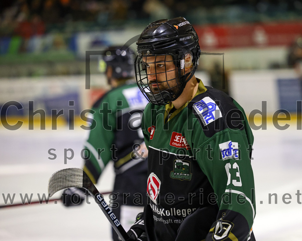 2023-03-03_006_TSV_Erding_gegen_ESC_Kempten | Erding, Deutschland, 03.03.2023:
Eishockey, Bayernliga Playoffs 2022 / 2023, Viertelfinale, TSV Erding gegen ESC Kempten, Endergebnis: 9:3

Tobias Cramer (Erding Gladiators, #63)

Foto: Christian Riedel / fotografie-riedel.net