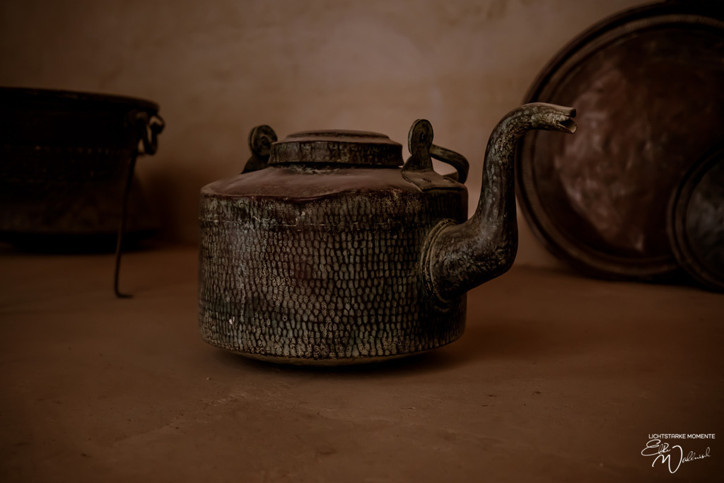 Festung Jabreen, Oman | Herzlich willkommen auf meiner Seite! Ich bin Elke Wallnisch, Deine Fotografin für lichtstarke Momente. Der Name steht für alles, was mich mit der Fotografie verbindet: Das Licht und seine machtvolle Wirkung auf eine Situation oder unsere Stimmung - Realisiert mit Pictrs.com