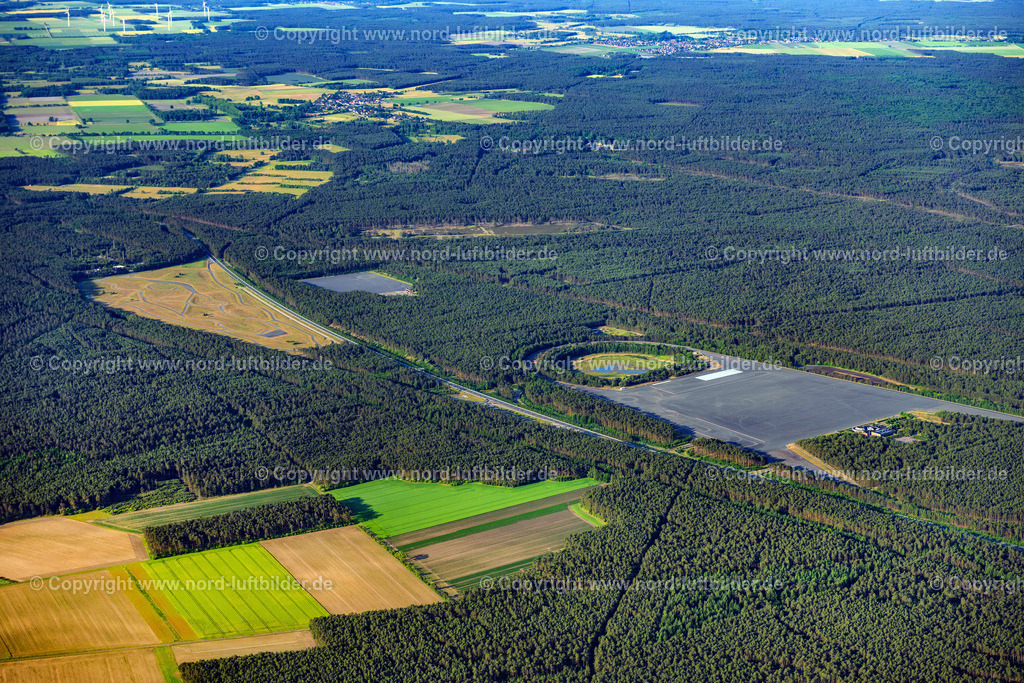 Ehralessien_Volkswagen_AG_Testgelände_Ehralessien_ELS_3506050623 | WITTINGEN 05.06.2023 Teststrecke und Übungsplatz zur Ausbildung im Fahrsicherheitszentrum und Verkehrsübungsplatz Volkswagen AG Testgelände Ehra-Lessien in einem Forst- und Waldgelände in Wittingen im Bundesland Niedersachsen. Weiterführende Informationen bei: VOLKSWAGEN AG. // Test track and practice area for training in the driving safety center and traffic training area Volkswagen AG test site Ehra-Lessien in a forest and woodland area in Wittingen in the state of Lower Saxony. Further information at: VOLKSWAGEN AG. Foto: Martin Elsen