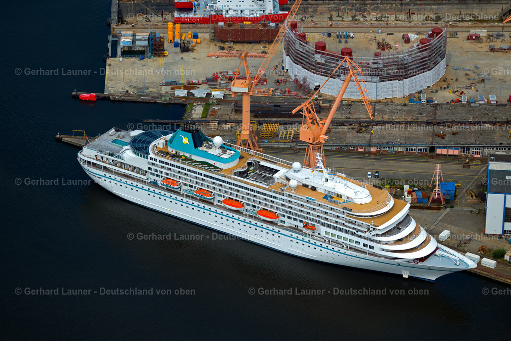 4038472 | EMDEN 09.08.2020 Kreuzfahrt- Passagier- und Fahrgast- Schiff " Amera " in der Werft Zum Zungenkai in Emden im Bundesland Niedersachsen, Deutschland. Weiterführende Informationen bei: Emder Werft und Dock GmbH,  Phoenix Reisen GmbH. // Cruise and passenger ship " Amera " on dock in Emden in the state Lower Saxony, Germany. Further information at: Emder Werft und Dock GmbH,  Phoenix Reisen GmbH. Foto: Gerhard Launer