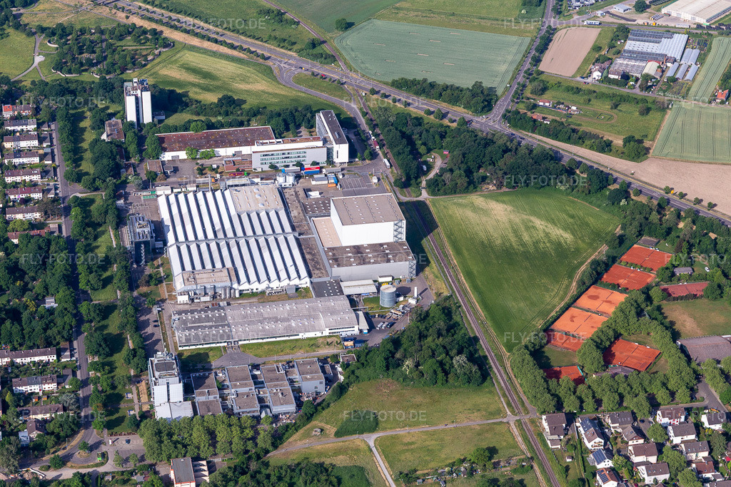 Luftbild: L'OREAL Produktion Deutschland GmbH & Co. KG im Ortsteil Nordweststadt in Karlsruhe im Bundesland Baden-Württemberg in Deutschland. Foto: IMG_131561.jpg vom 22.05.2022 durch Werner Riehm/FLY-FOTO.deMainLogoAlt