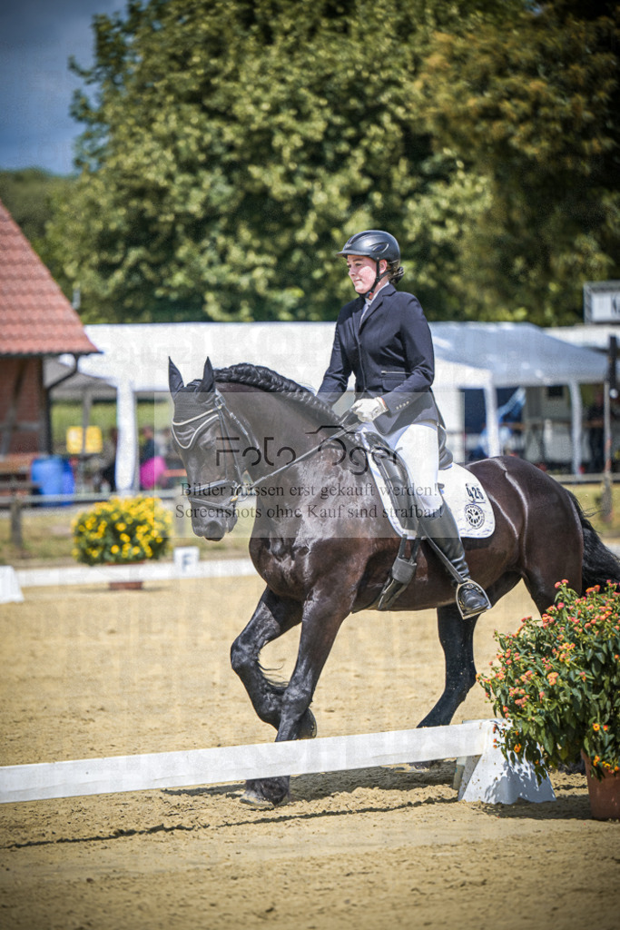 DOS_4624 | Entdecke hochwertige Reitturnierfotos von Foto Oger. Professionell, emotional und authentisch – jetzt Lieblingsmomente im Shop bestellen.Deutschlandweite Turnierfotografie. - Realisiert mit Pictrs.com